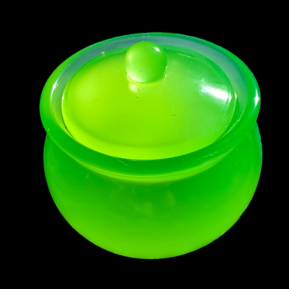 Green Glow Resin Art Spell Jar ✨️ - Picture 4 of 6
